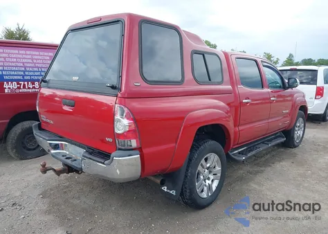 2015 Toyota Tacoma Base V6 z USA, uszkodzony, nr VIN 3TMLU4EN4FM167125